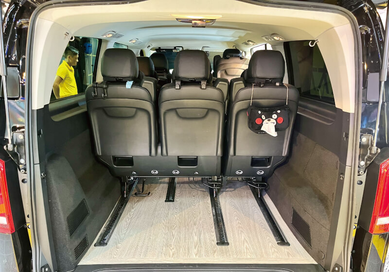 9-seater rear luggage area