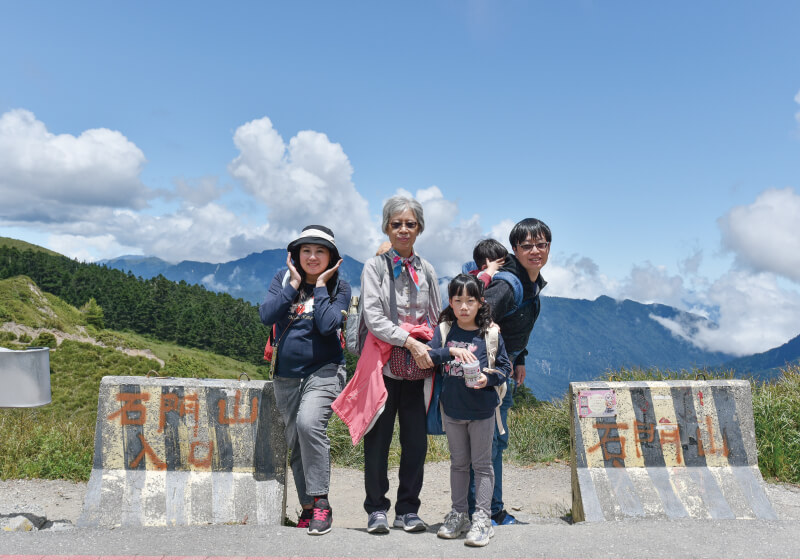 清境三日包車旅遊｜幻象遊蹤賓士九人座帶您暢遊合歡山、武嶺與巧克力夢想城堡的第2張圖片