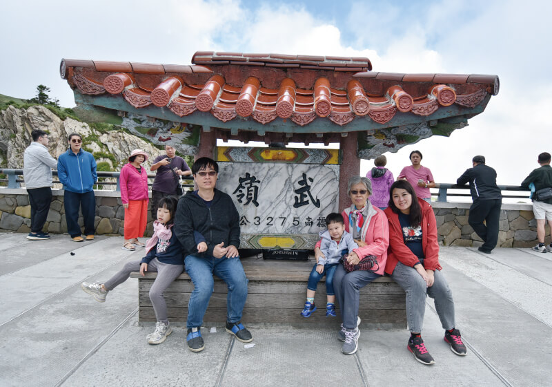 清境三日包車旅遊｜幻象遊蹤賓士九人座帶您暢遊合歡山、武嶺與巧克力夢想城堡的第3張圖片