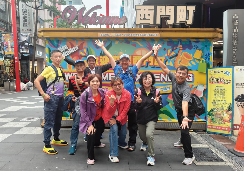 從台南跑進台北的三天兩夜｜總統府打卡、西門町夜遊、北投泡湯的賓士九人座輕旅行的第2張圖片