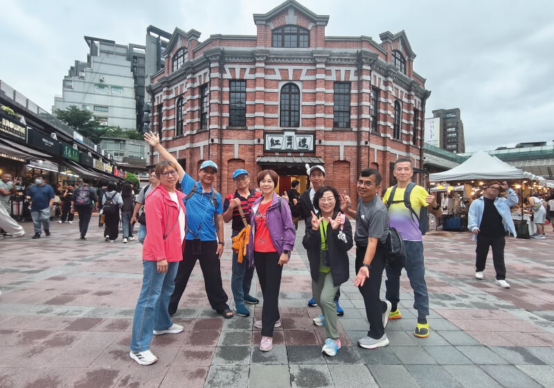 從台南跑進台北的三天兩夜｜總統府打卡、西門町夜遊、北投泡湯的賓士九人座輕旅行的第3張圖片