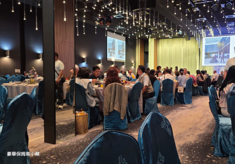 兩台大T保母車開往彰化，黃老闆的喜宴接送很有派頭的第2張圖片