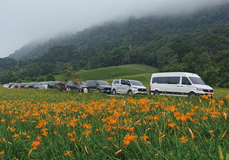 十台車一起出發，把山路與花海都變成同學會｜社區大學赤科山、六十石山慢旅紀實的第2張圖片